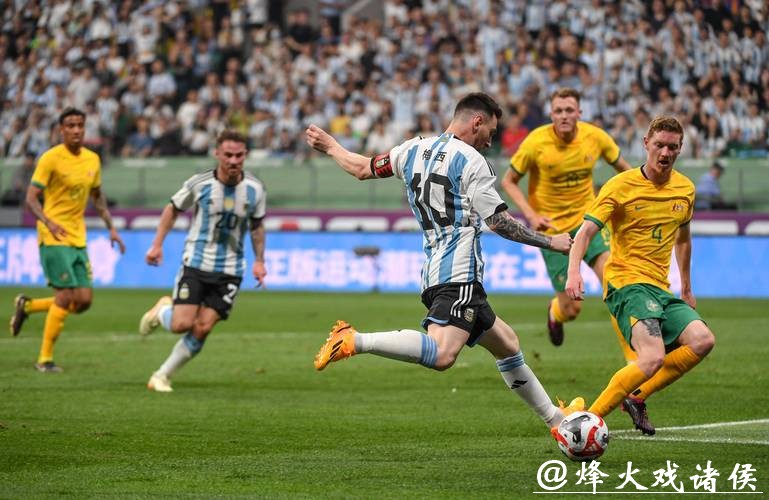 全球狂欢：实时直播世界杯足球赛精彩瞬间